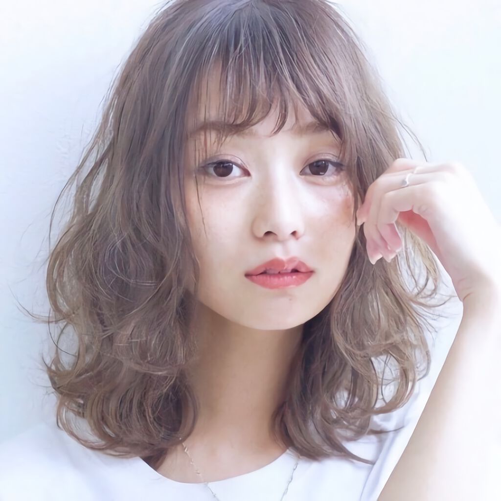 「ちょっとの工夫で、大きく変わる。面長→小顔に見せるメイク術【7つのポイント】」の画像(#111653)