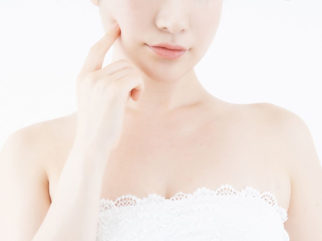 【保存版】透明感メイクのコツをパーツごとに徹底解説!イエベ・ブルベ別の詳細とおすすめアイテムも♡の画像