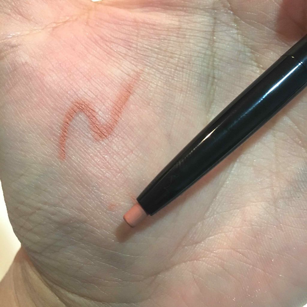 「【魅力爆発】やりすぎないオーバーリップのやり方|人中解消・口角メイクのポイントも」の画像(#174946)