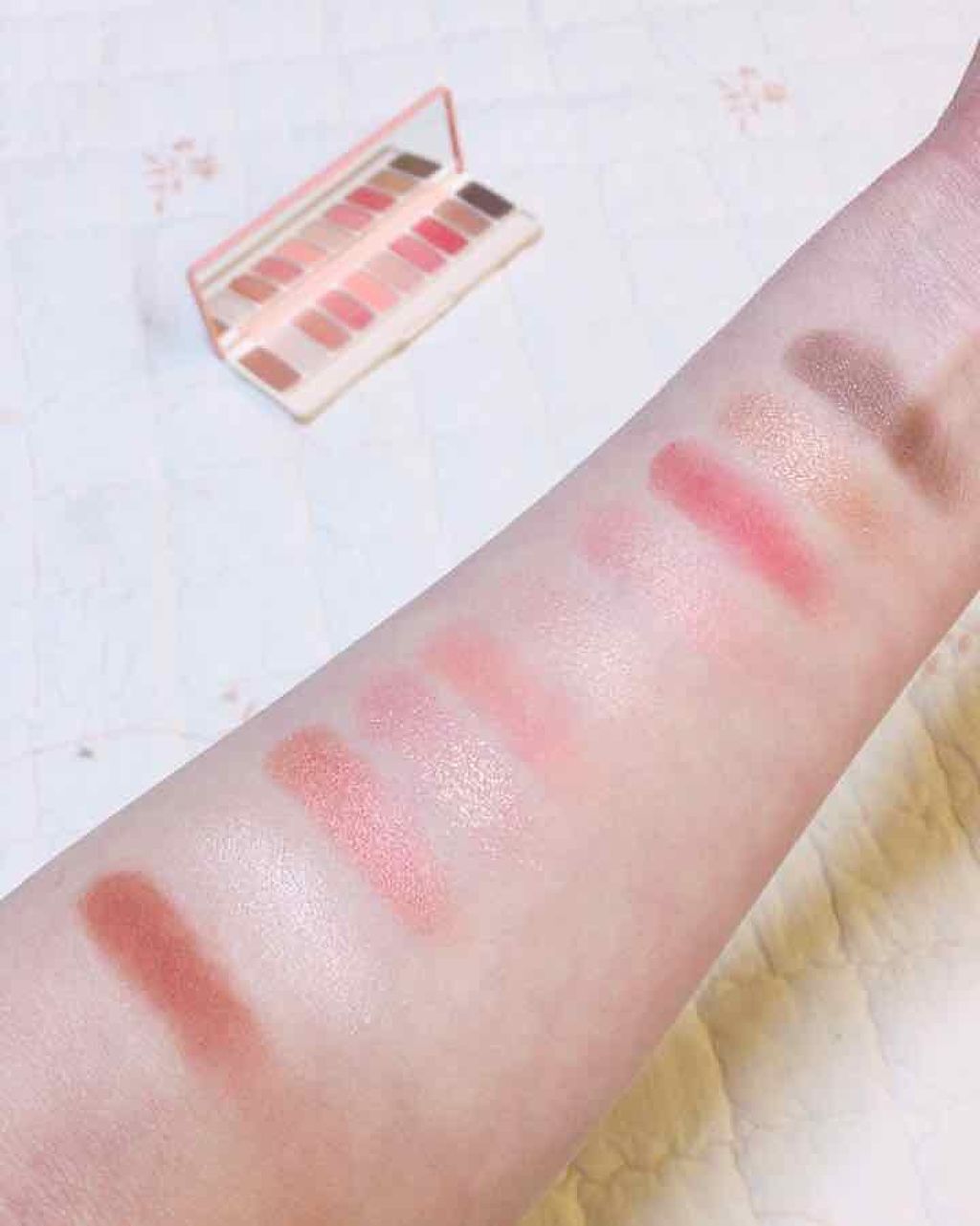 「人気のオレンジアイシャドウおすすめ商品19選|プチプラ多め!ラメやマットもあるよ」の画像(#179170)
