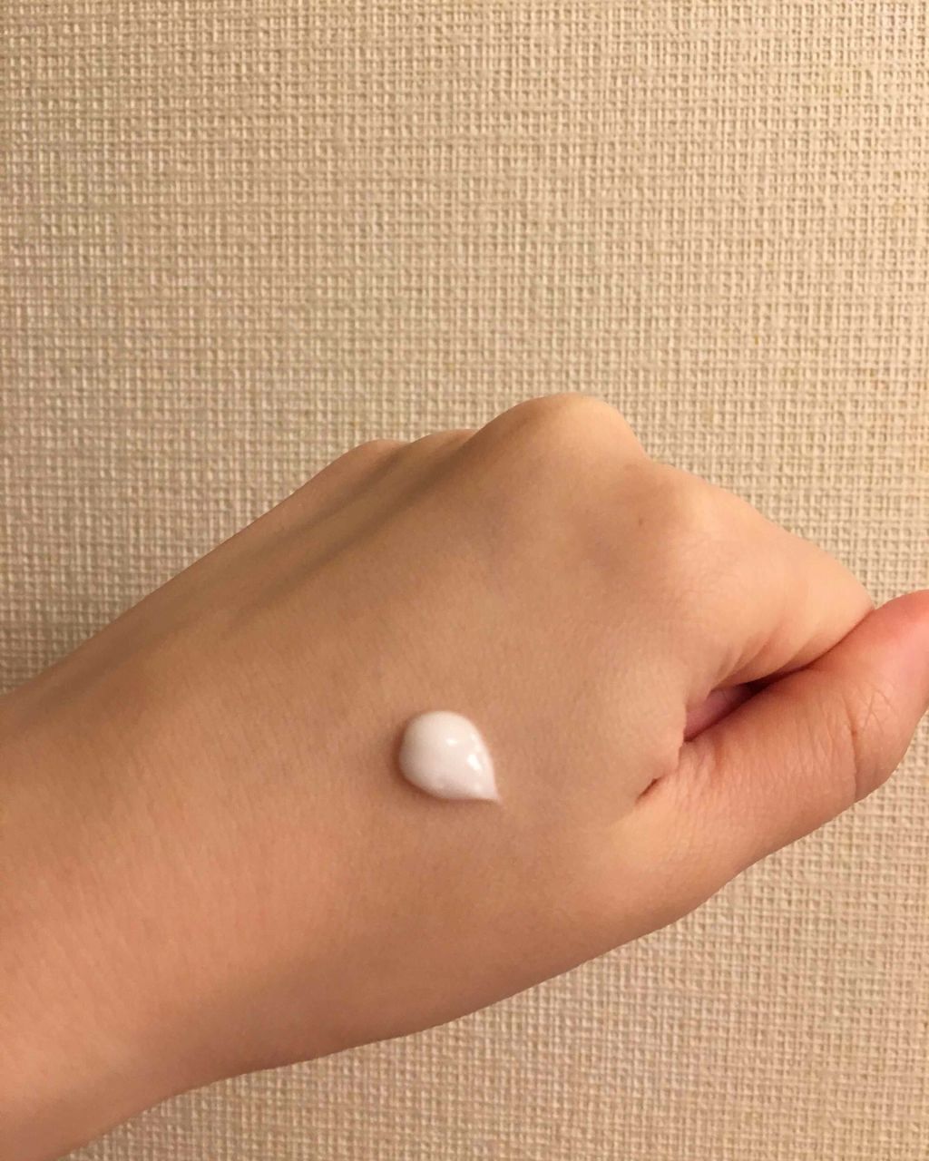 「保湿力の高い人気ハンドクリーム15選【プチプラ~プレゼント向け】 | べたつかない・美白効果がある商品も」の画像(#193458)