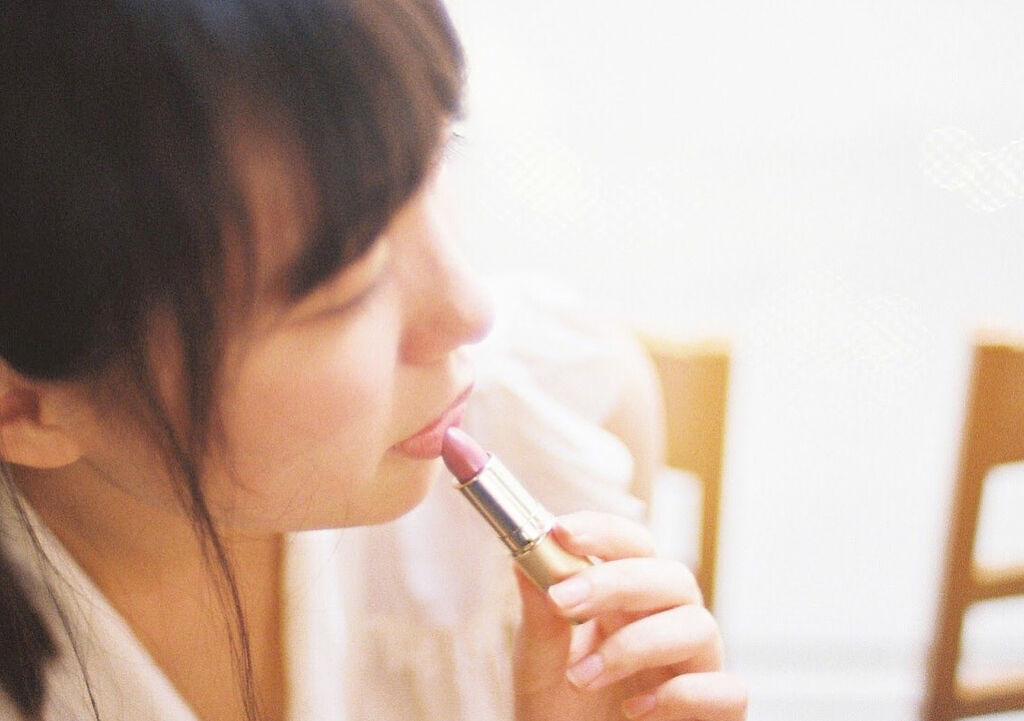 【初心者でも簡単】化粧直しのやり方≪基本編≫夏のテカリ&冬の乾燥もお悩み別で解決の画像