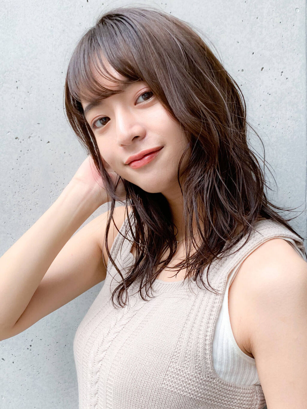 「グレーアイライナーでアンニュイな雰囲気を演出!おすすめ商品から使い方まで紹介!」の画像(#222479)
