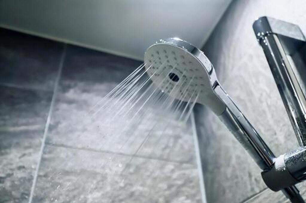 紫シャンプーの効果的な使い方や使用頻度、注意点を徹底解説|市販で買えるおすすめ10選もの画像