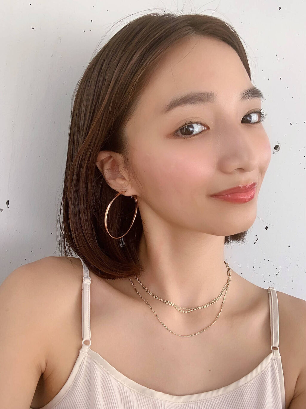 「《眉毛スタンプを上手に使うコツ》使用感や自然に仕上げるには?時短で理想のキレイ眉を作る」の画像(#246864)