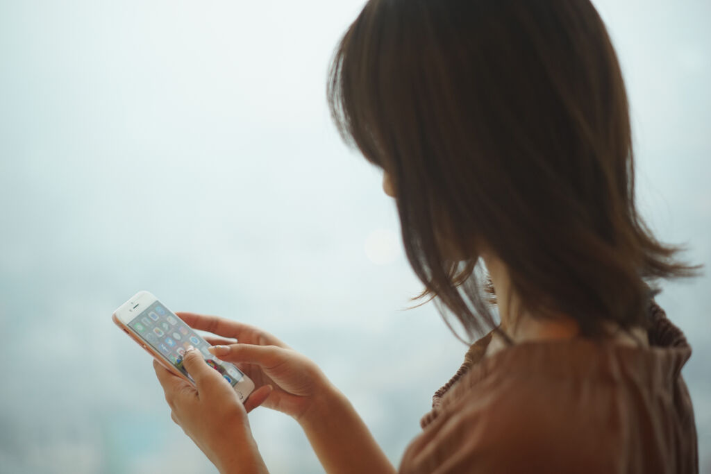 目と眉毛の間を近付けて理想の美人顔に!狭くする方法や広い・狭い人のメイク方法も解説の画像