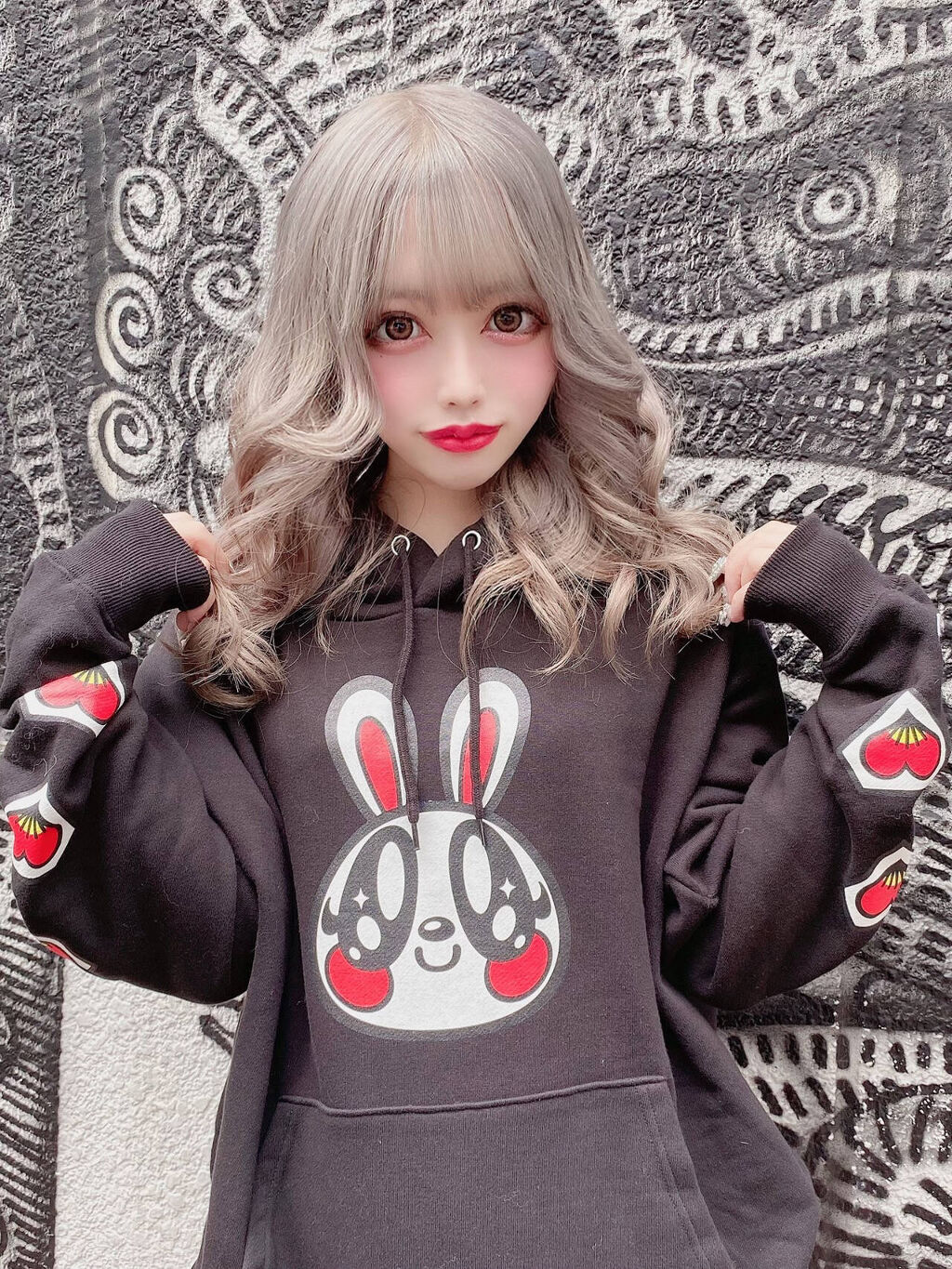 「派手メイクは特別な日のメイクにぴったり!やり方のポイント&おすすめコスメ紹介」の画像(#270152)