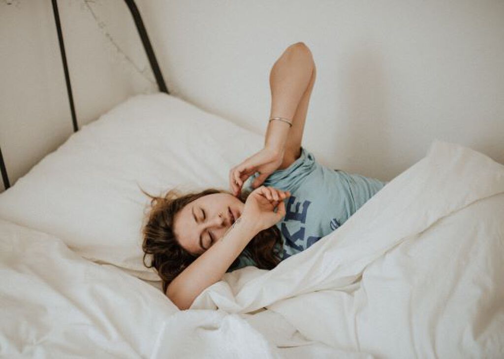 唇のニキビ予防におすすめのスキンケア15選|気になる原因からケア方法までご紹介の画像