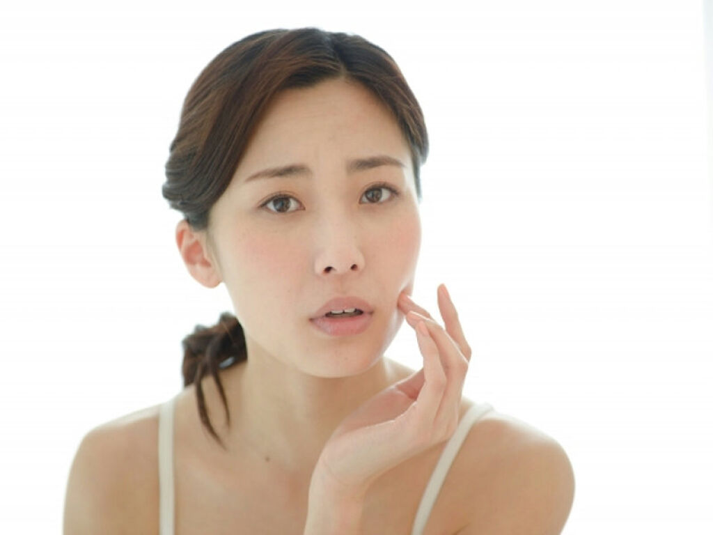 膿でパンパンのニキビは潰していい?潰れたらどうする?ニキビの原因とケア方法も解説の画像