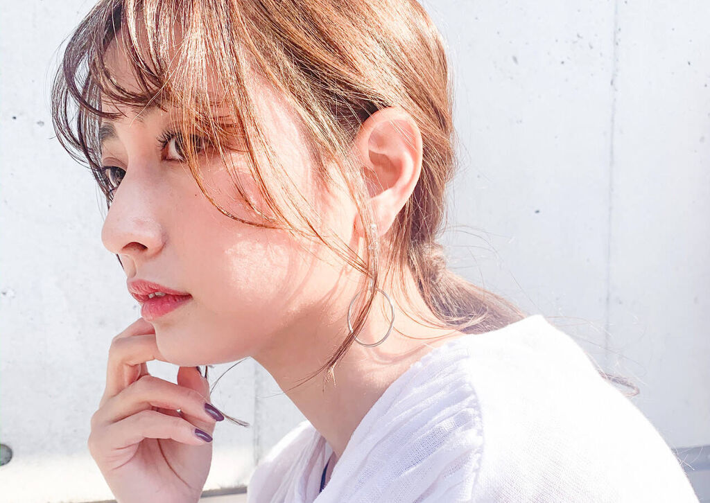 「大人可愛いポニーテールの作り方|前髪・後れ毛・触覚のスタイリング〜巻き方や簡単アレンジも」の画像(#280218)