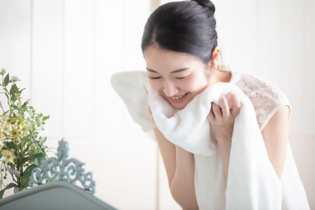 メイク落としならコレ!LIPSで人気のクレンジングおすすめ14選《オイル・シート・ジェルetc.》の画像