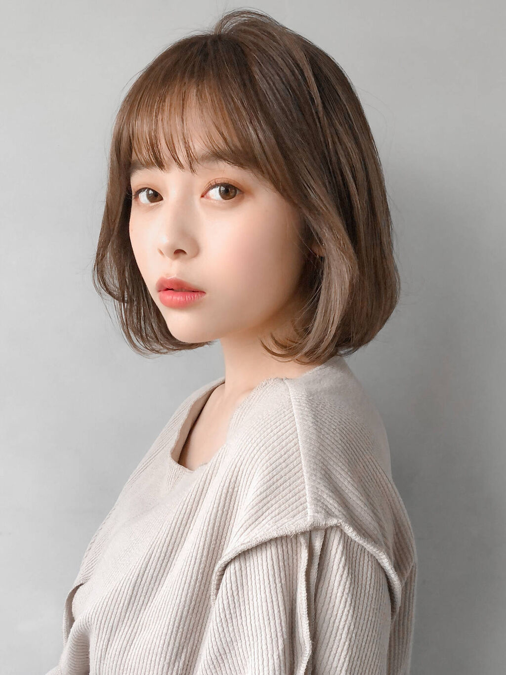 「鼻筋がないならメイクで作る!美人鼻に見えるメイクテク&マッサージとおすすめコスメ12選」の画像(#295962)