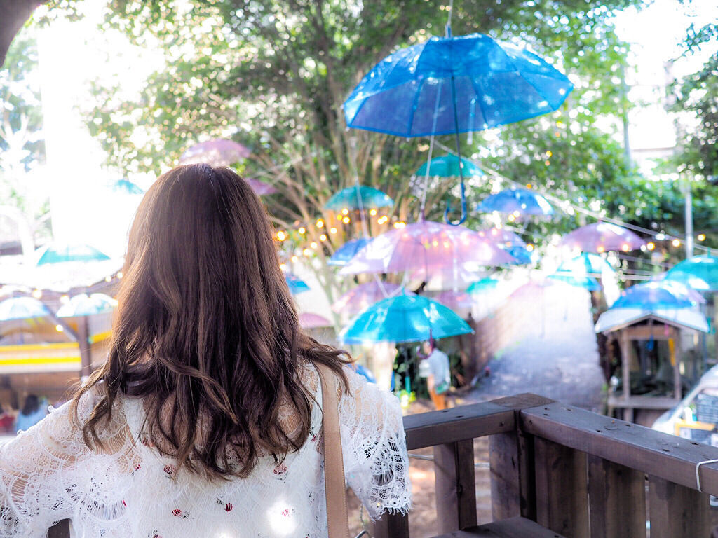 【湿気で広がる髪&うねりの対策に】改善方法とおすすめヘアケア・スタイリング剤の画像