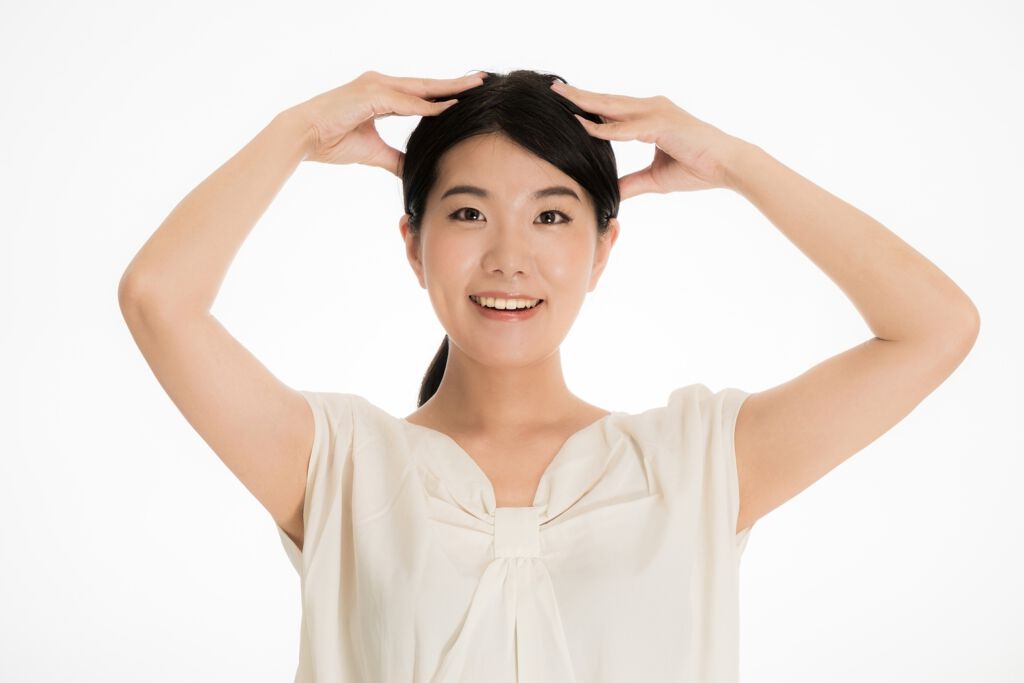 【湿気で広がる髪&うねりの対策に】改善方法とおすすめヘアケア・スタイリング剤の画像