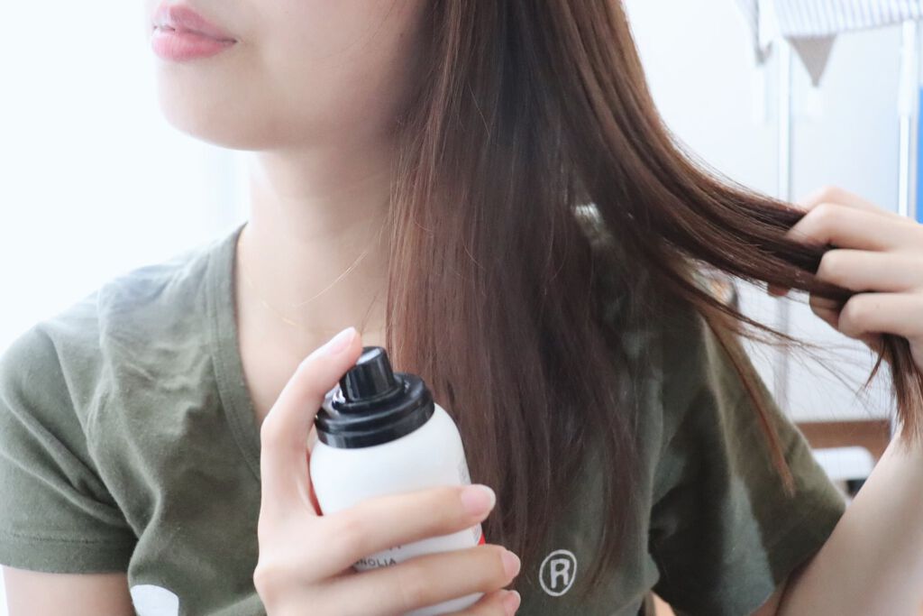 【湿気で広がる髪&うねりの対策に】改善方法とおすすめヘアケア・スタイリング剤の画像