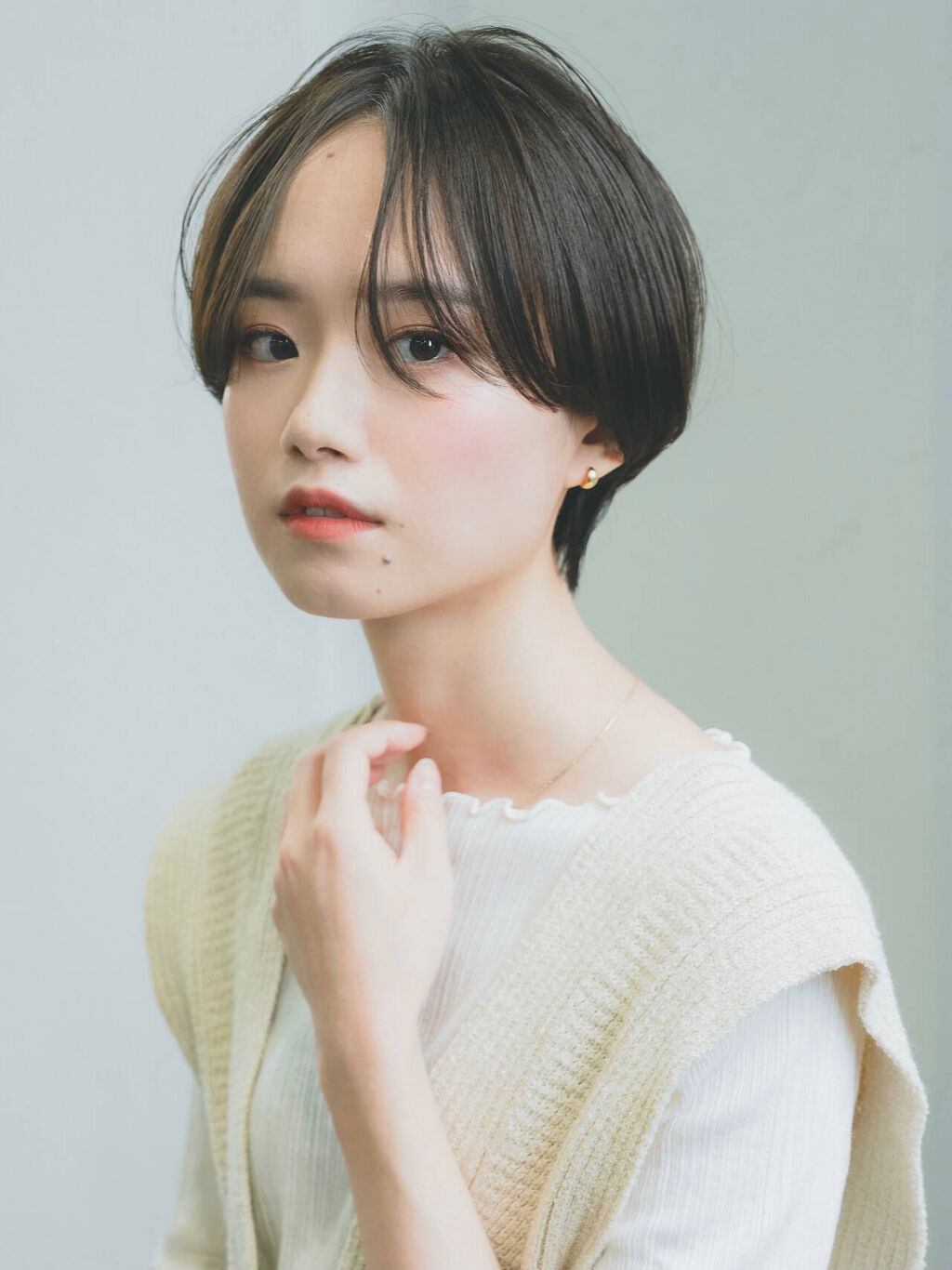 「ブルベ夏に似合う黒髪5選!髪色が「重い・垢抜けない」理由やサマータイプに似合うメイクも紹介」の画像(#306129)