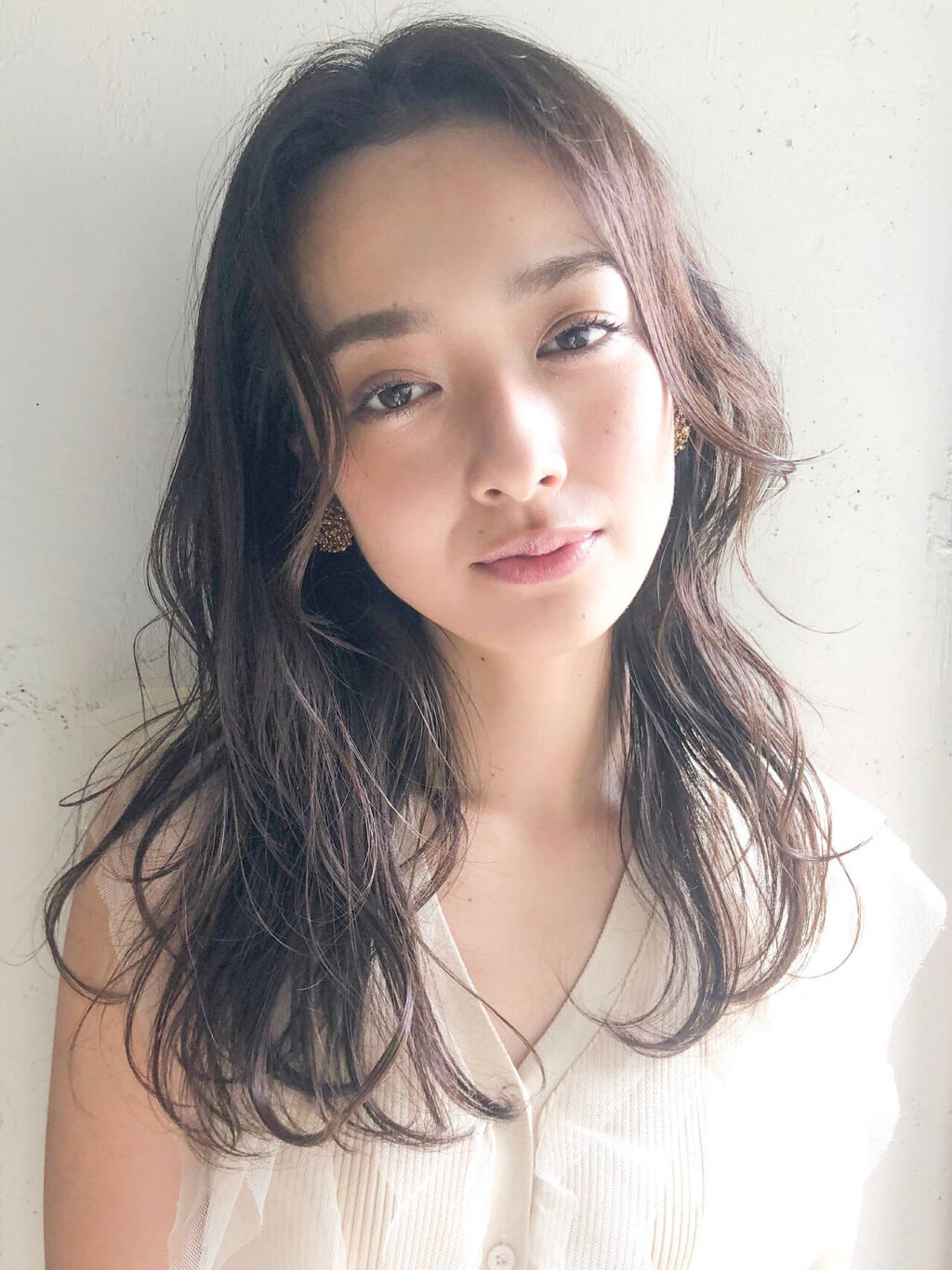 前髪の分け目 で印象が決まる どっちの位置がいい 比率は 決め方 作り方 なくす方法を解説 Lips