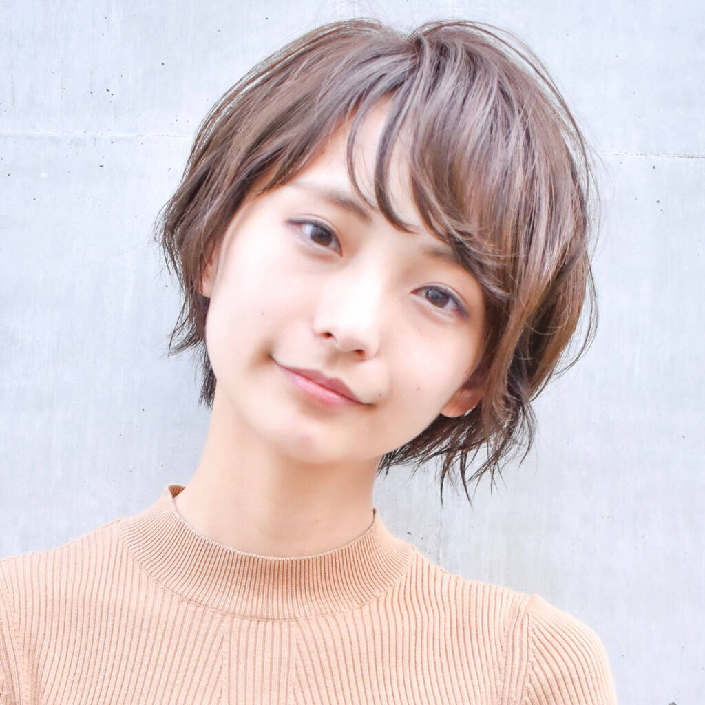 前髪の分け目 で印象が決まる どっちの位置がいい 比率は 決め方 作り方 なくす方法を解説 Lips