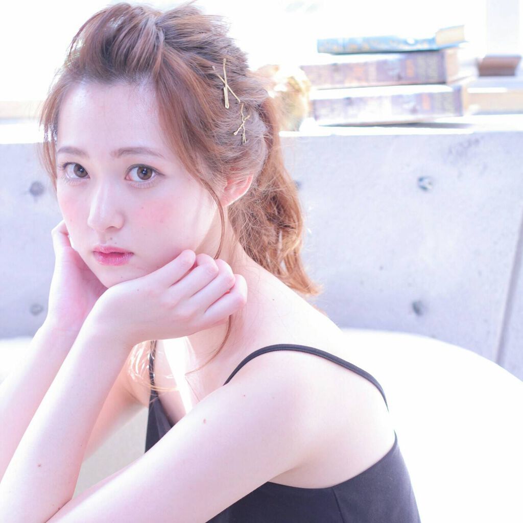「おばさんにならない一つ結びアレンジ20選【前髪あり・なし】40代・中学高校生におすすめの一つ結びも」の画像(#319324)