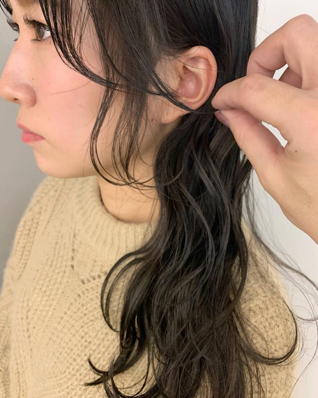 「おばさんにならない一つ結びアレンジ20選【前髪あり・なし】40代・中学高校生におすすめの一つ結びも」の画像(#319332)