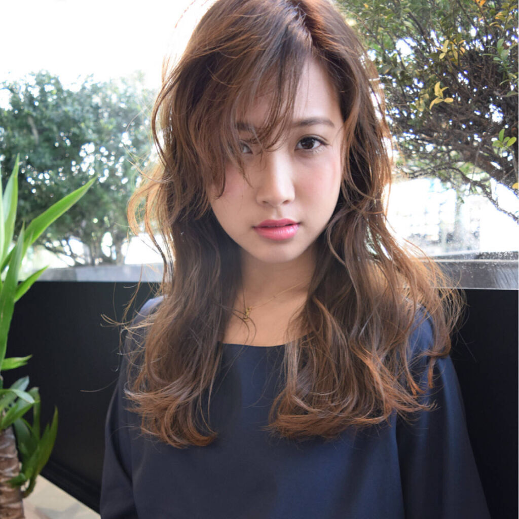 「おばさんにならない一つ結びアレンジ20選【前髪あり・なし】40代・中学高校生におすすめの一つ結びも」の画像(#319333)