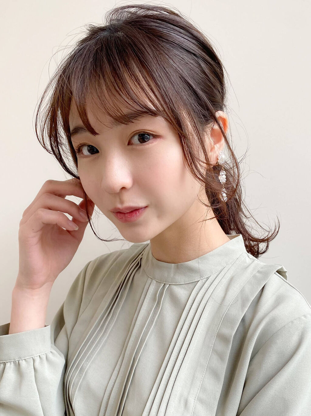 「おばさんにならない一つ結びアレンジ20選【前髪あり・なし】40代・中学高校生におすすめの一つ結びも」の画像(#319336)