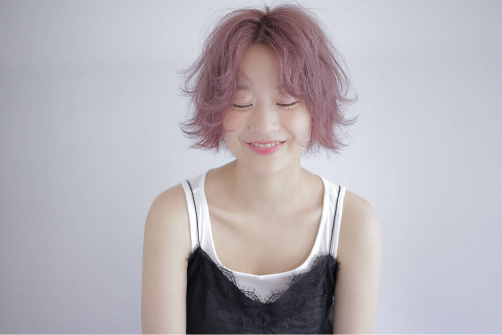 「市販のピンク系ヘアカラーおすすめ13選!ヘアカタログ&色落ちを防ぐポイントも」の画像(#321582)