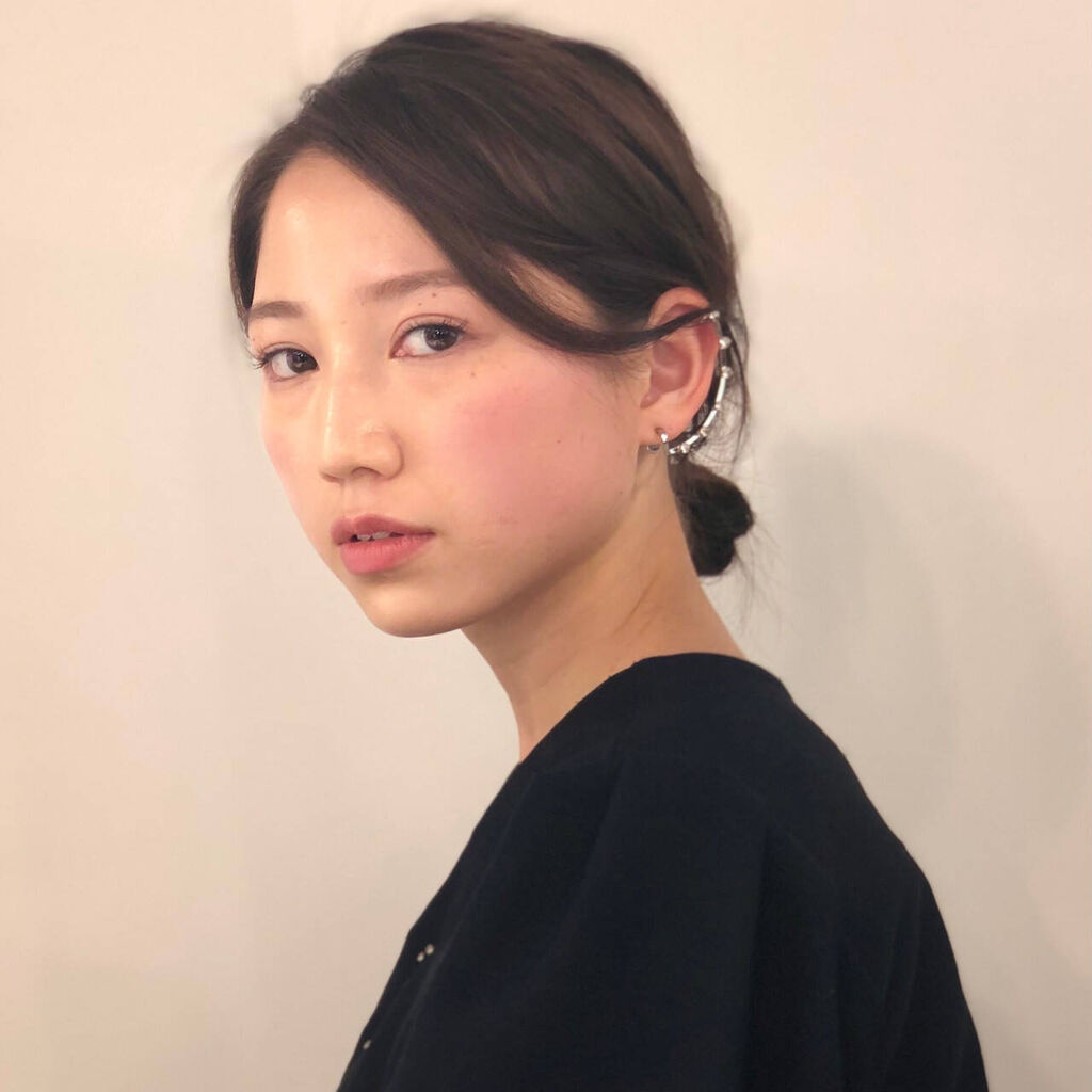 「おばさんにならない一つ結びアレンジ20選【前髪あり・なし】40代・中学高校生におすすめの一つ結びも」の画像(#321676)