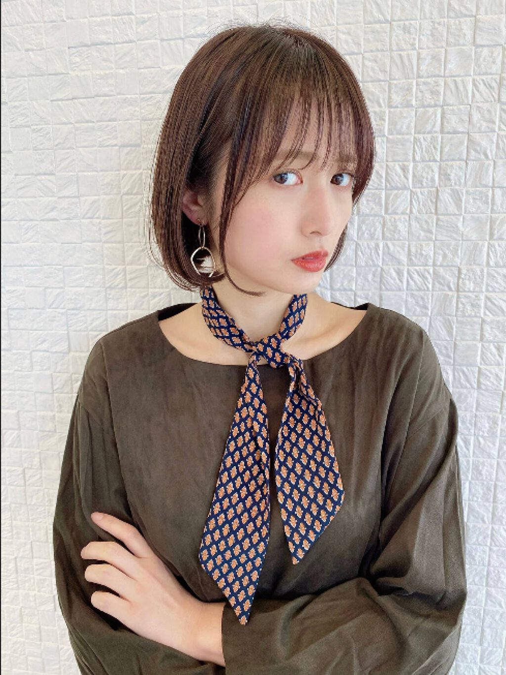 「ダークブラウンの暗めの髪色が可愛い!おすすめスタイルとおすすめ眉マスカラ&市販カラー剤紹介」の画像(#322600)