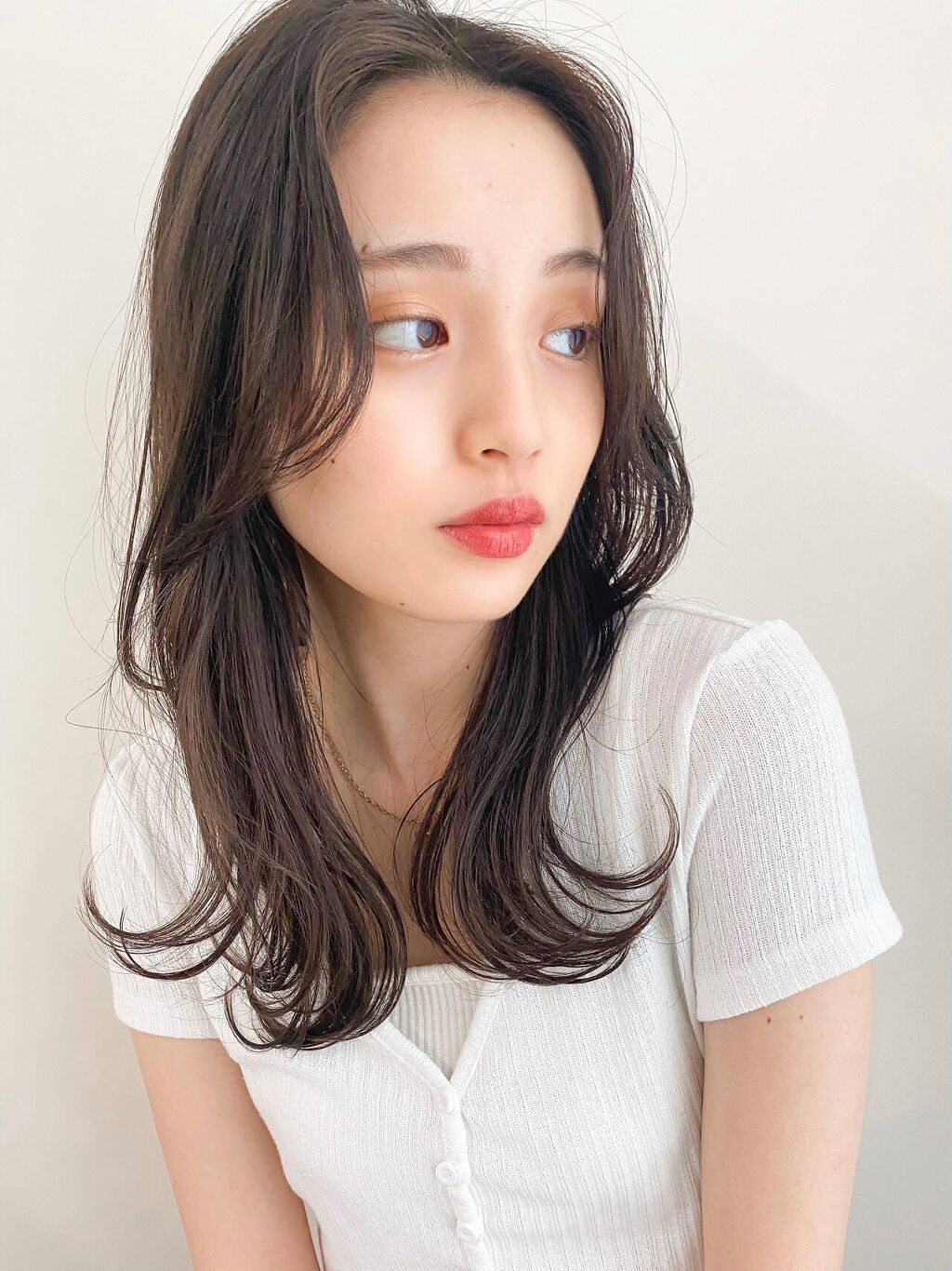 「人気続行カラー《アッシュグレージュ》で透明感溢れる洗練ヘアに!ブリーチなし暗め~明るめ」の画像(#325874)