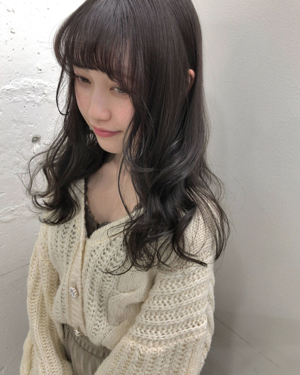 「人気続行カラー《アッシュグレージュ》で透明感溢れる洗練ヘアに!ブリーチなし暗め~明るめ」の画像(#325878)