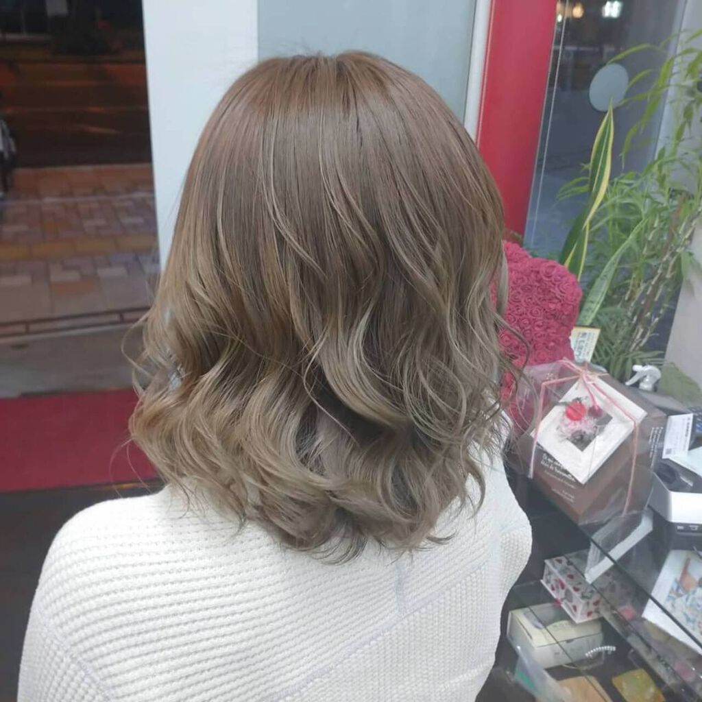 「人気続行カラー《アッシュグレージュ》で透明感溢れる洗練ヘアに!ブリーチなし暗め~明るめ」の画像(#326052)