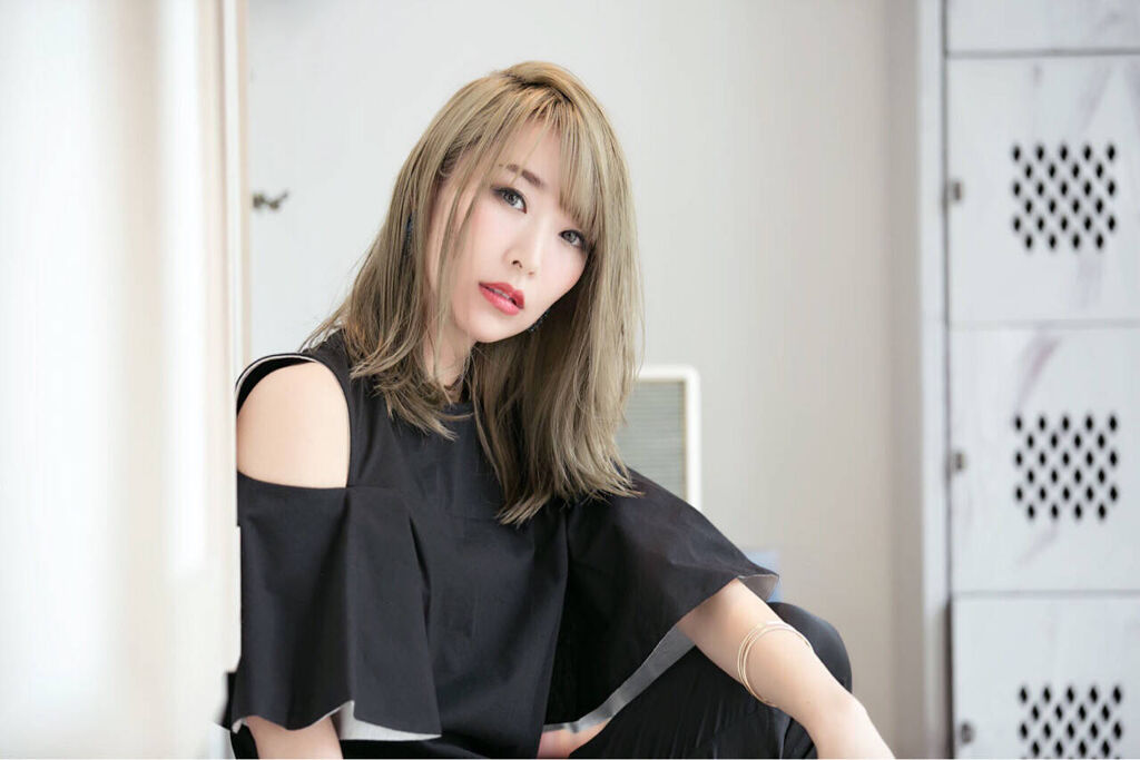 「人気続行カラー《アッシュグレージュ》で透明感溢れる洗練ヘアに!ブリーチなし暗め~明るめ」の画像(#326064)