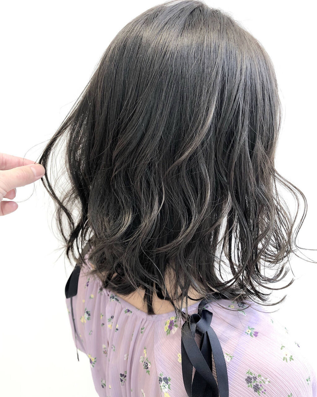 「ヘアカラーの種類の名前を覚えよう!イルミナカラーや市販ヘアカラー剤の色の種類もカタログ付きでご紹介」の画像(#333214)
