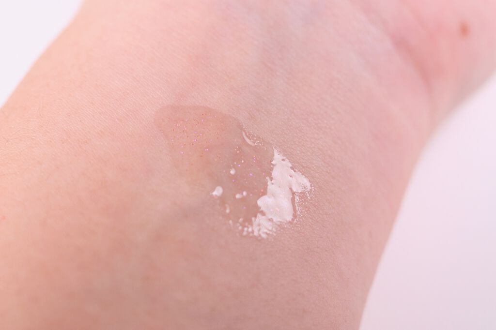 2月27日発売✨飛ぶように売れた”エクセルの虹色グロス”の新色登場!?の画像