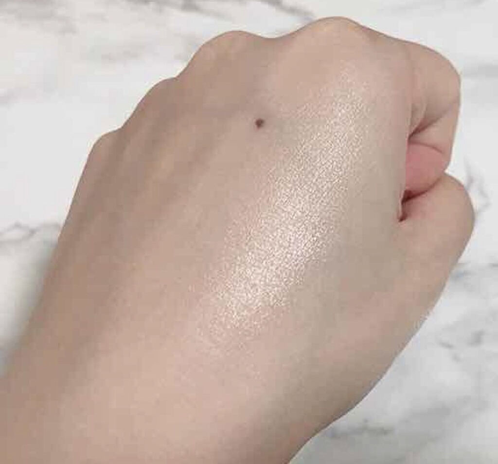 「仕上げのサッとひとハケでツヤ肌に♡毎日ヘビロテしたいパウダーハイライトを集めました!」の画像(#75899)