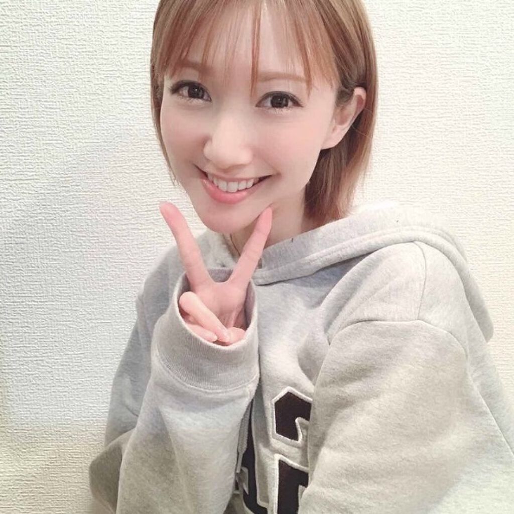 「ふとした瞬間に撮られても大丈夫♡他撮りで盛れる写真映えメイクのポイント&おすすめコスメ」の画像(#82225)