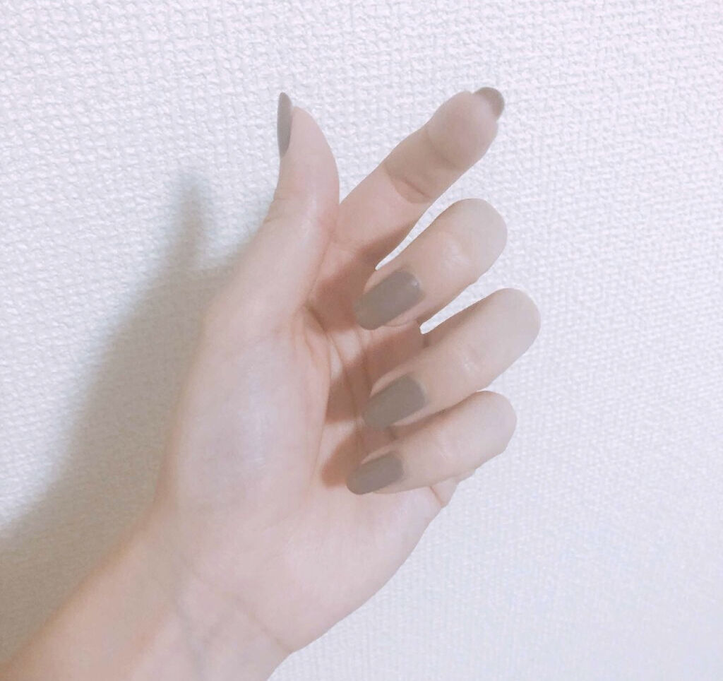 「指先から美人になりたくて。グレージュカラーのネイルで大人っぽい私に!」の画像(#90702)