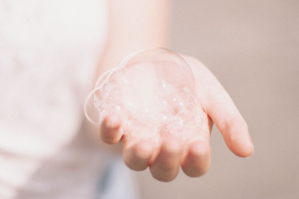 頭皮の汚れを綺麗に|おすすめクレンジングシャンプー20選!市販で買えるものも紹介!の画像