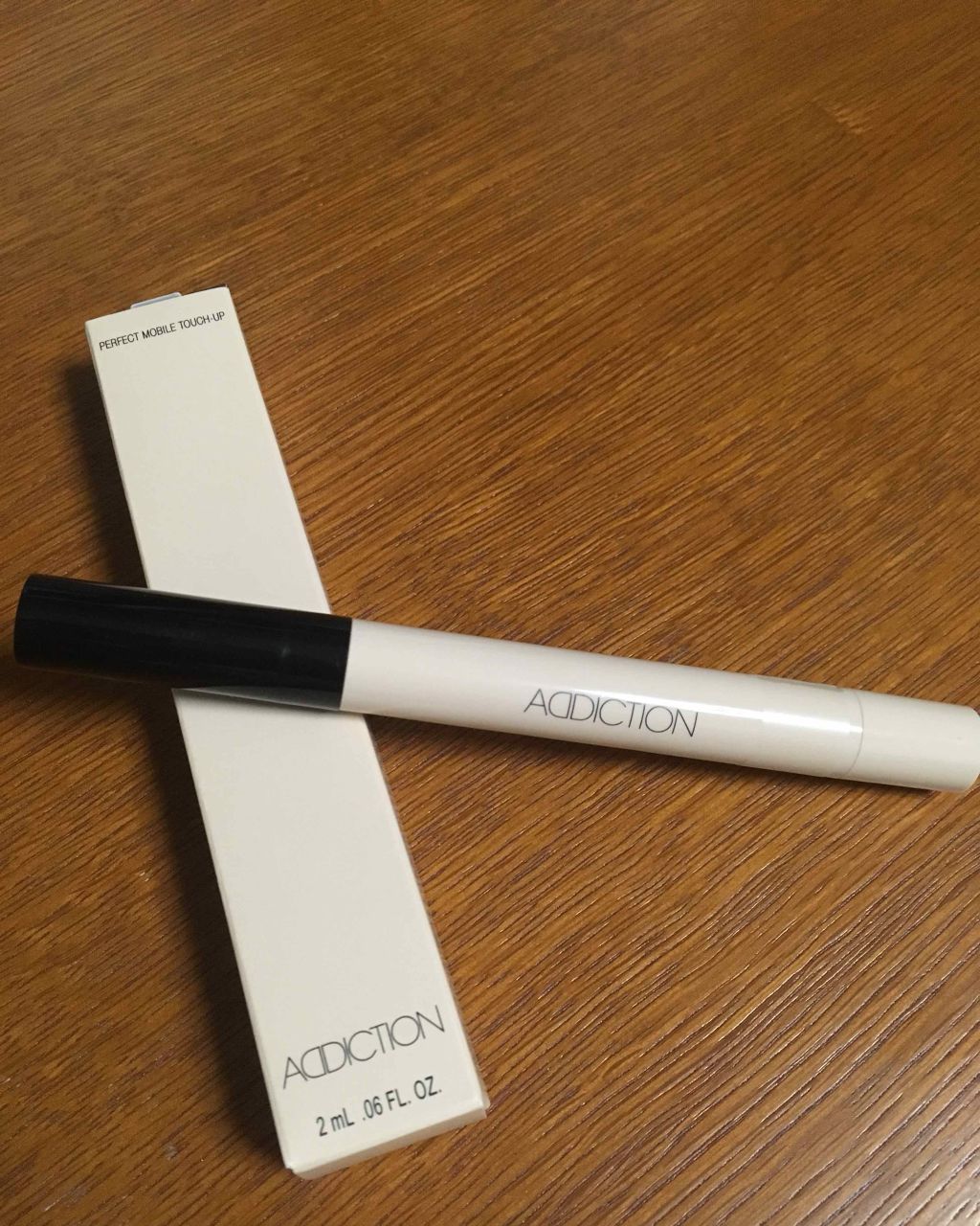 肌の凹凸や顔の動きにフィット|ADDICTION