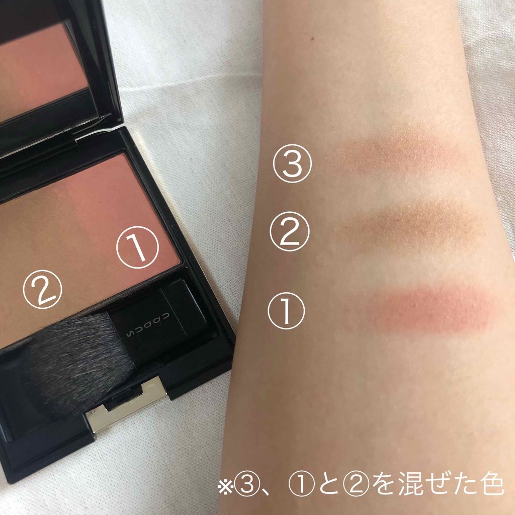 こっくりカラーのチークで気品あふれるメイク