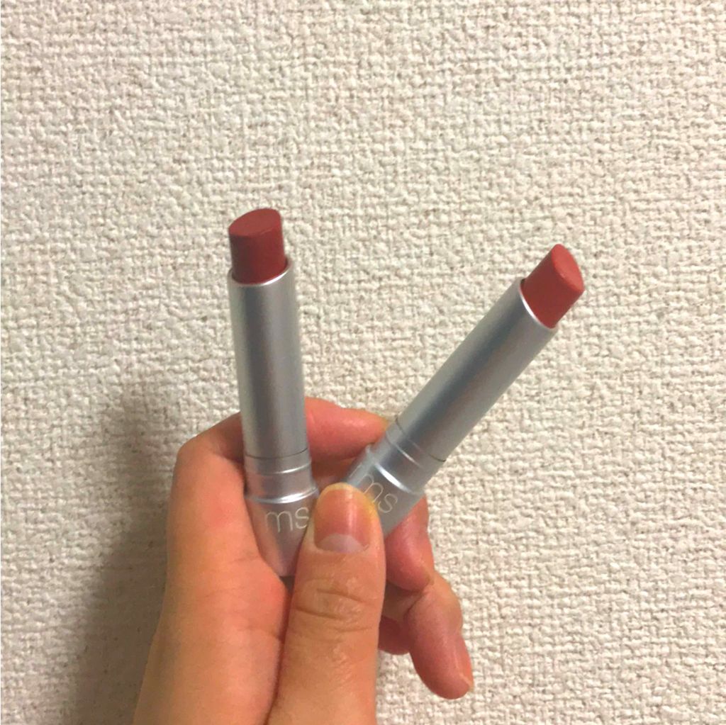 就活用リップと派手色リップの2本持ち