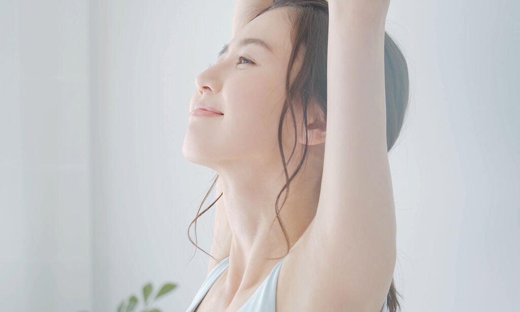 夏、ノースリーブを着たい。今から始める"ポツポツ毛穴対策"のサムネイル