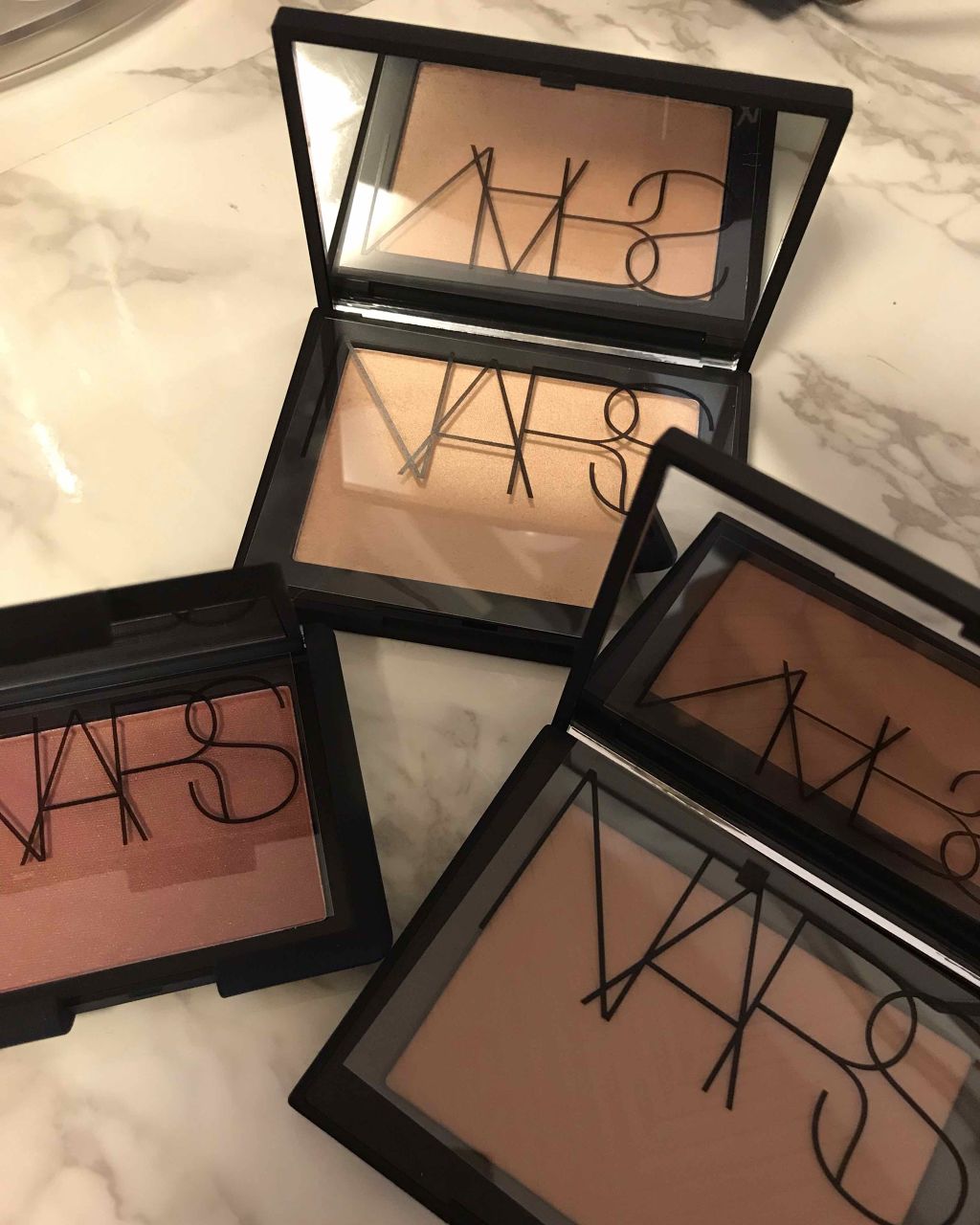 NARS|肌の透明感を生かすシェーディング
