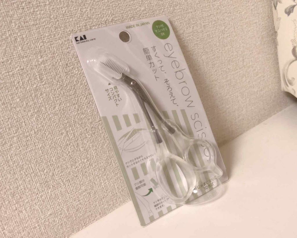眉毛は抜かずにカットする