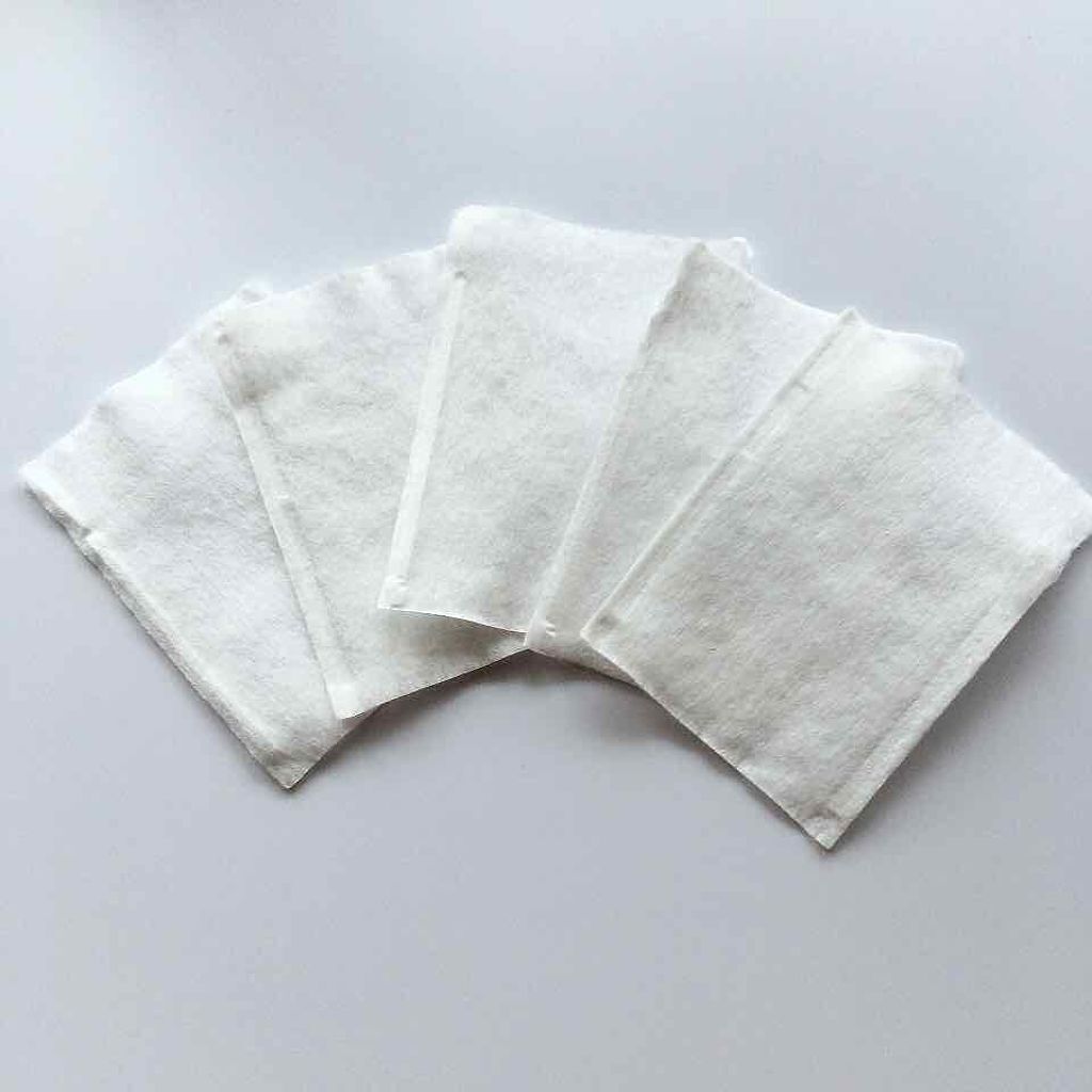 コットンは2つに割いて使って