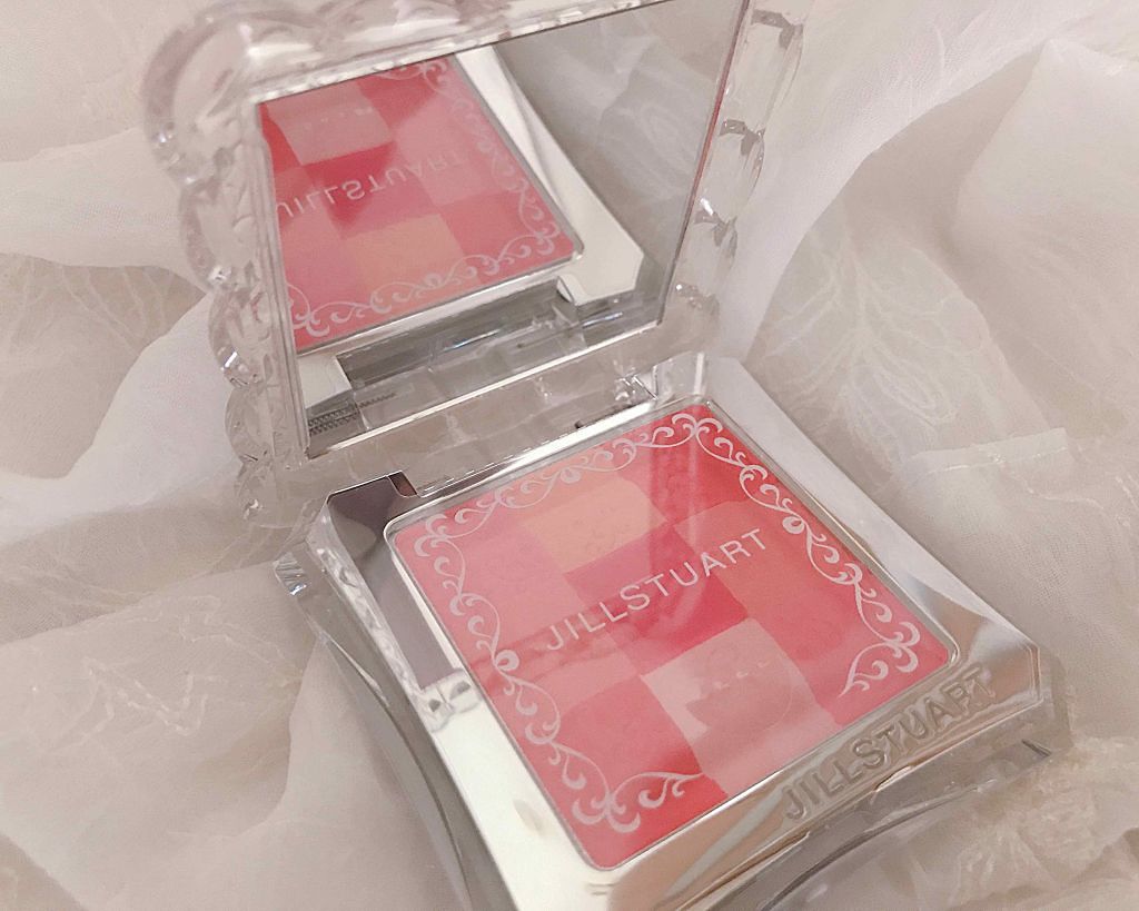 自分のパーソナルカラーを強みに♡さらに魅力が溢れ出るデパコスチークを知りましょうのサムネイル