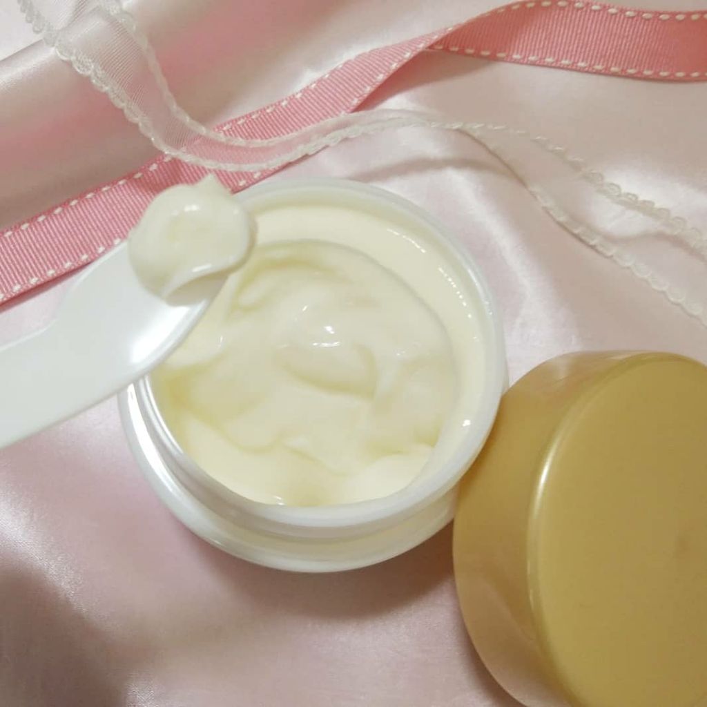 ローヤルゼリーもっちりジェル なちゅライフの口コミ きれいなクリーム色のジェルです スパチュラ By ヨボスケ 混合肌 Lips