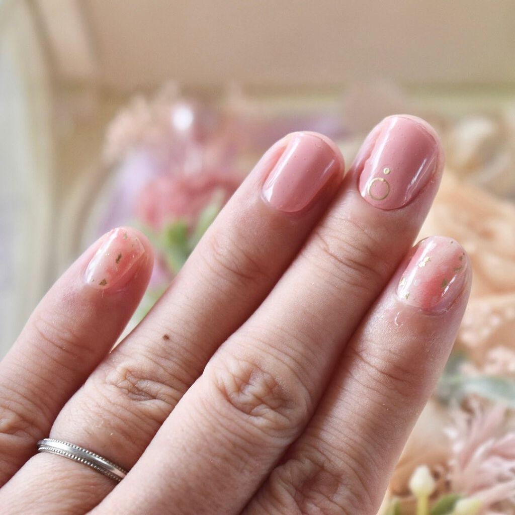 Edgeu ジェルネイルシール Edgeuの使い方を徹底解説 最近よくジェルネイルシールは目にしますが By みゆ 韓国コスメ好き アトピー肌 30代後半 Lips