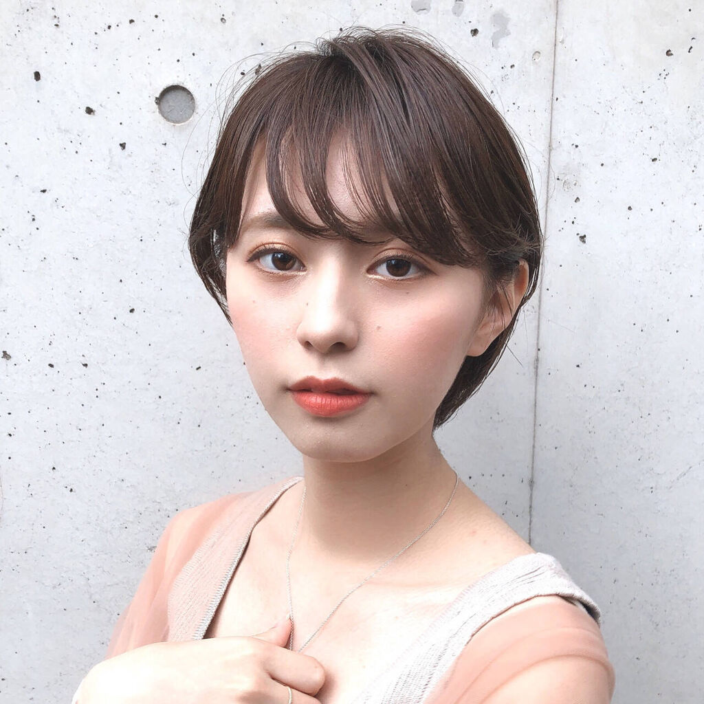【パターン別!前髪の簡単な巻き方】長い前髪を自然に流す巻き方・シースルーや短い髪の巻き方などのサムネイル